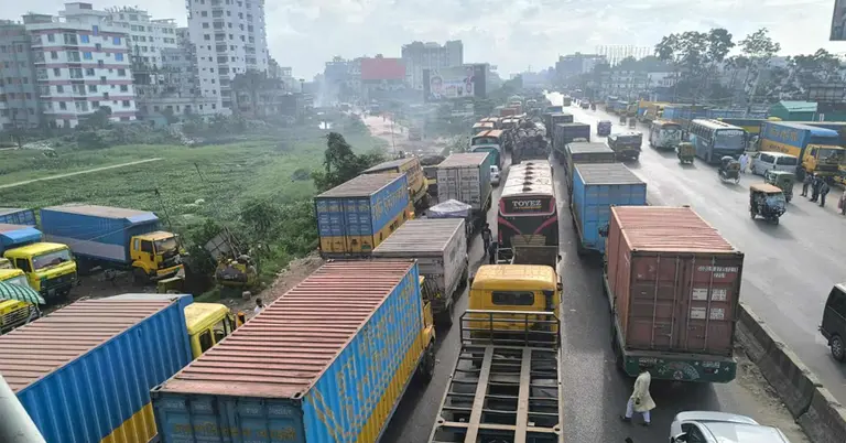ঢাকা-চট্টগ্রাম মহাসড়কে ভয়াবহ যানজট